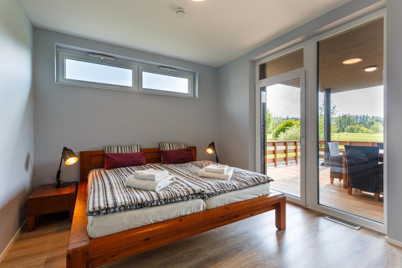 Apartman Na Golfu เชลาดนา ภายนอก รูปภาพ