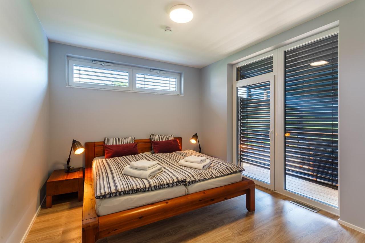 Apartman Na Golfu เชลาดนา ภายนอก รูปภาพ