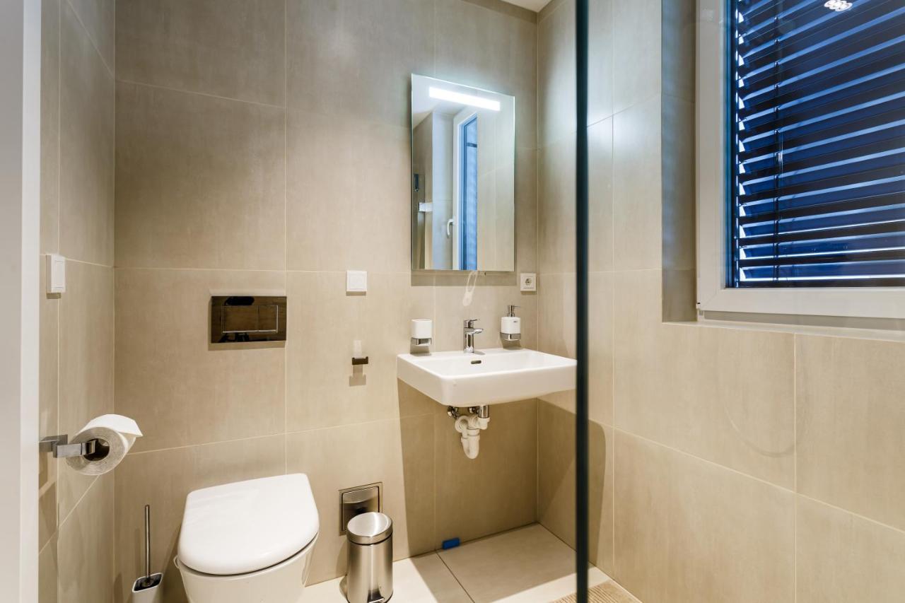 Apartman Na Golfu เชลาดนา ภายนอก รูปภาพ