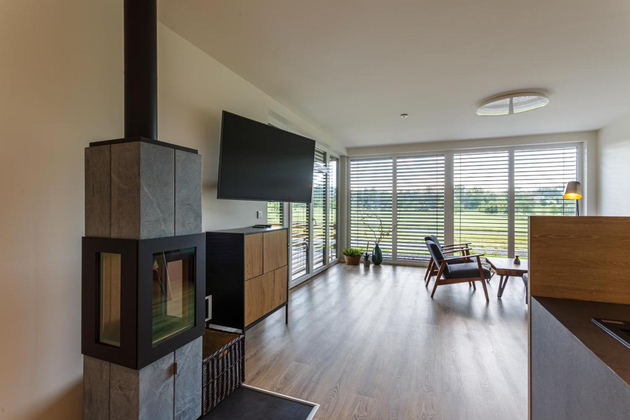 Apartman Na Golfu เชลาดนา ภายนอก รูปภาพ