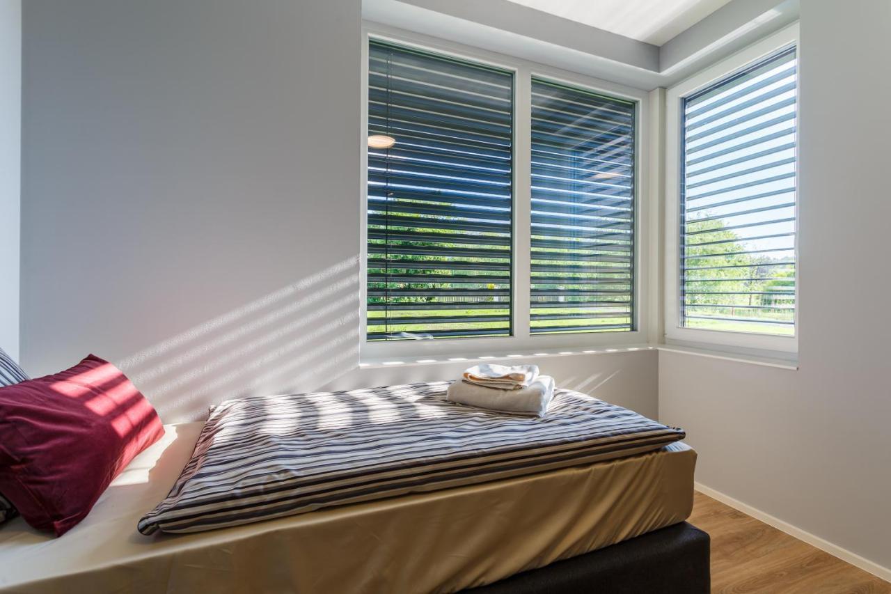 Apartman Na Golfu เชลาดนา ภายนอก รูปภาพ