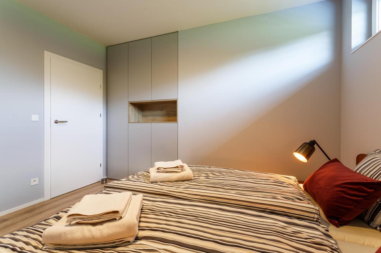 Apartman Na Golfu เชลาดนา ภายนอก รูปภาพ