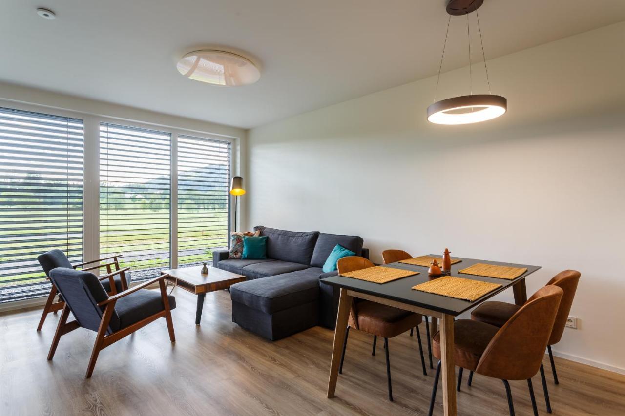 Apartman Na Golfu เชลาดนา ภายนอก รูปภาพ