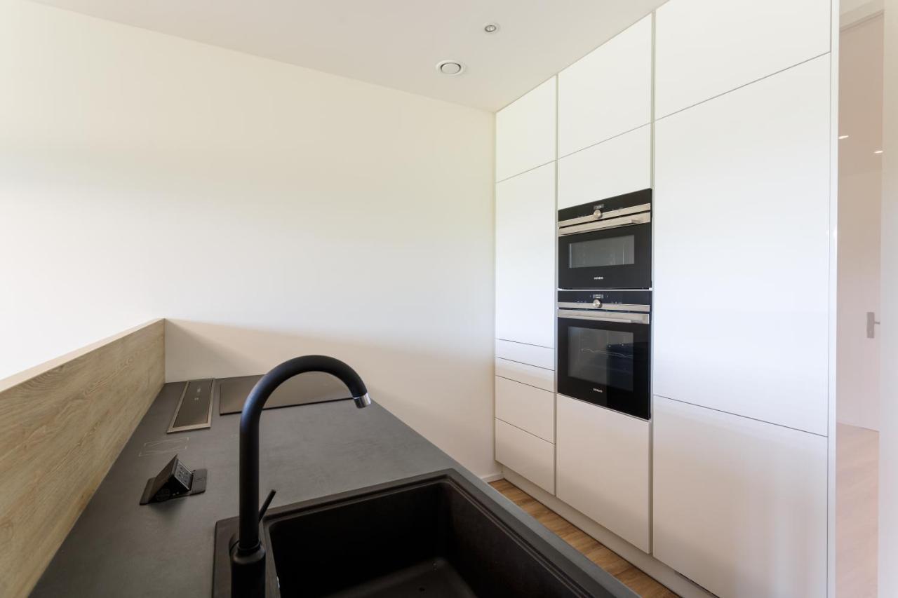 Apartman Na Golfu เชลาดนา ภายนอก รูปภาพ